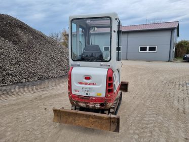 TAKEUCHI TB 216 (5)