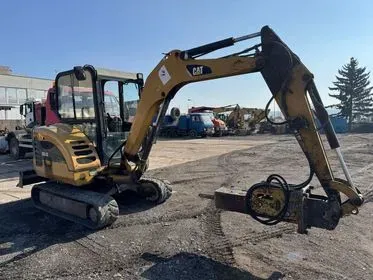 CATERPILLAR 302.5C / 2007 / 9 126 m/h (2)