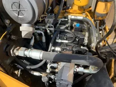 Caterpillar CB 34/ 2010/ vibratory roller (20)