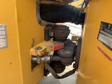 Caterpillar CB 34/ 2010/ vibratory roller (29)