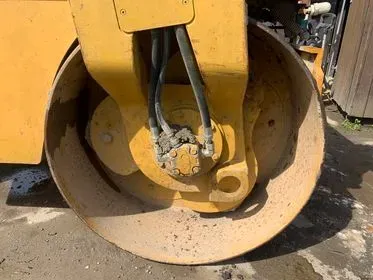Caterpillar CB 34/ 2010/ vibratory roller (35)