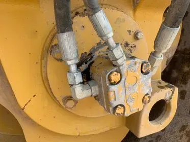 Caterpillar CB 34/ 2010/ vibratory roller (38)