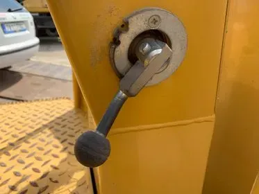 Caterpillar CB 34/ 2010/ vibratory roller (39)