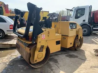 Caterpillar CB 34/ 2010/ vibratory roller (5)