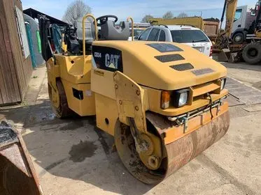 Caterpillar CB 34/ 2010/ vibratory roller (7)