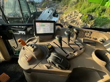 John Deere 6170r / 170 HP/ 9 360 hours/  2015 (16)