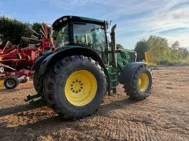 John Deere 6170r / 170 HP/ 9 360 hours/  2015 (5)