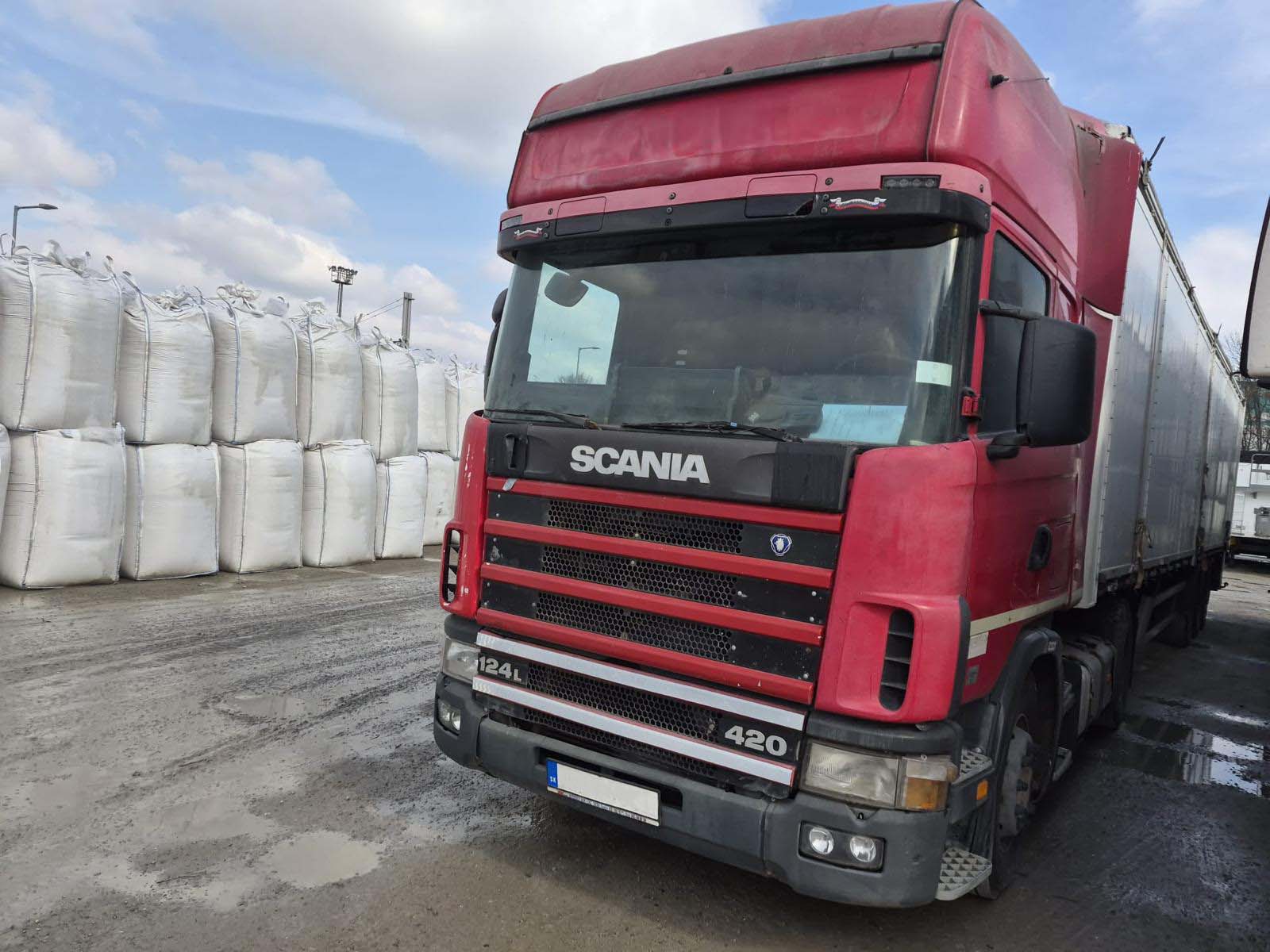 Scania R 124 LA4X2 420 + Schwarzmuller / 2004 / 900 000 km
