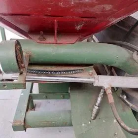 ROZMETADLO TUHÝCH SYPKÝCH HNOJIV (2)