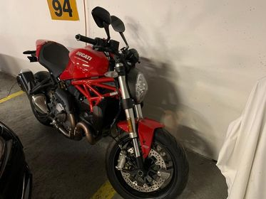 DUCATI Monster 821 (1)