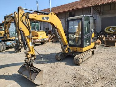CAT 302.5 C (1)