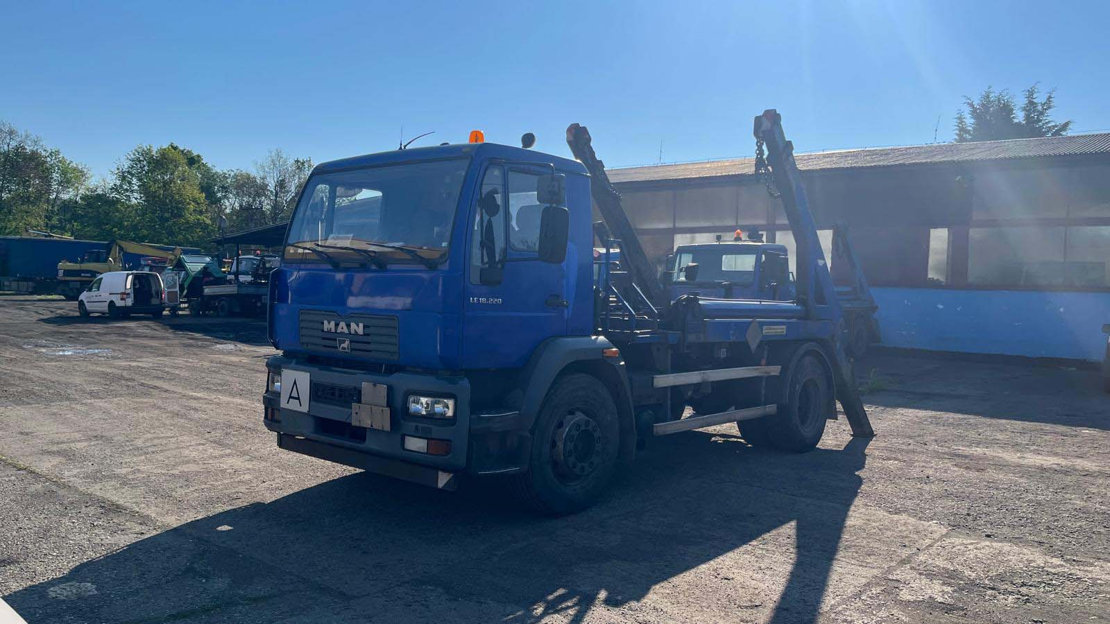 MAN LE 18.220 / 2004 / 472 550 km