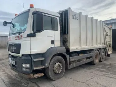 MAN TGS 26.320 6X2/ Haller X2C/ 2009/ 276 406 km  (1)
