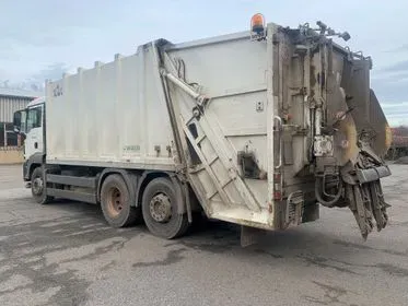 MAN TGS 26.320 6X2/ Haller X2C/ 2009/ 276 406 km  (3)