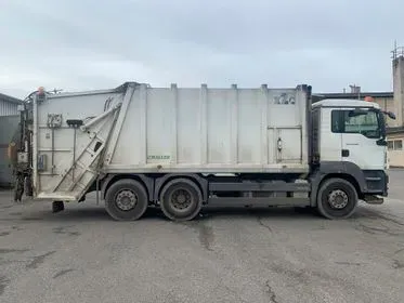 MAN TGS 26.320 6X2/ Haller X2C/ 2009/ 276 406 km  (6)