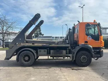 IVECO TRAKKER / 2008 / 655 000 km (4)