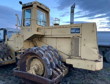 CAT 825 C Compactor (2)