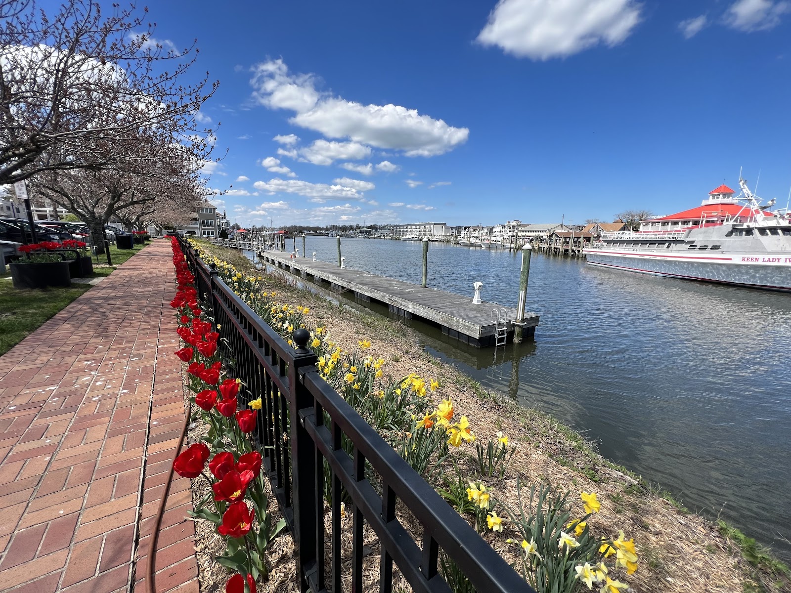 1812 Memorial Park cemetery grounds and headstones