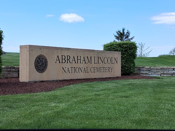 Abraham Lincoln National Cemetery grounds