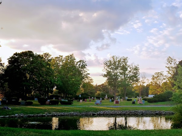 Acacia Park Cemetery grounds