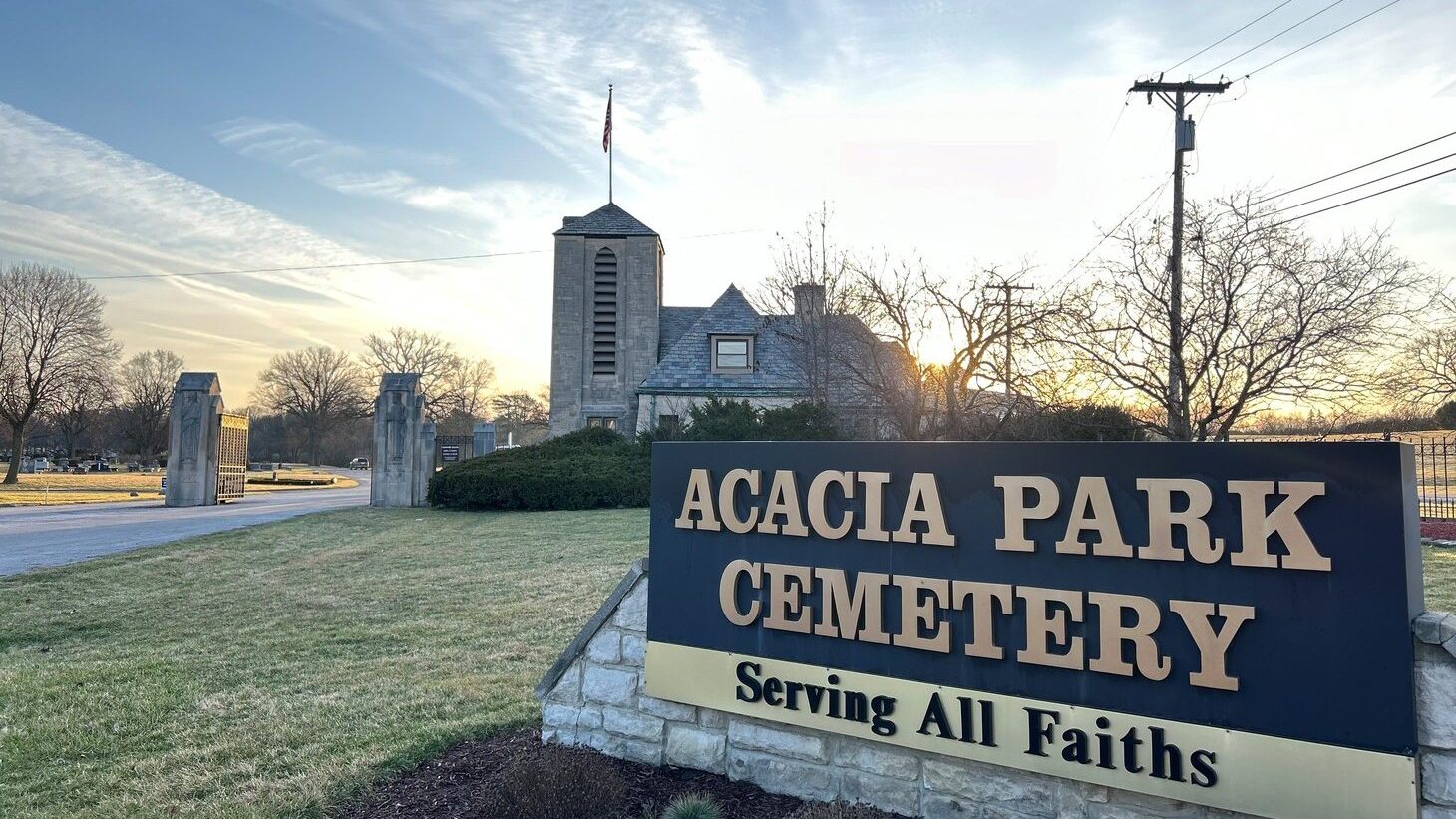 Acacia Park Cemetery cemetery grounds and headstones