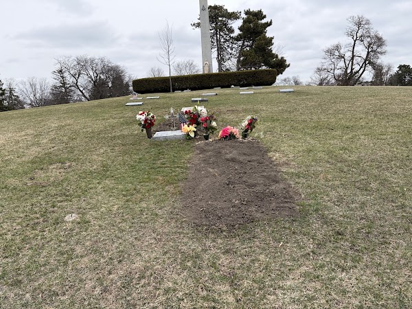 Acacia Park Cemetery grounds