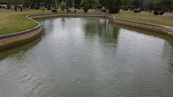 Acacia Park Cemetery grounds