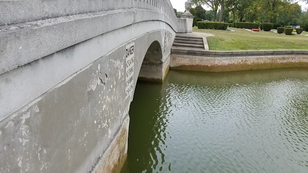 Acacia Park Cemetery grounds