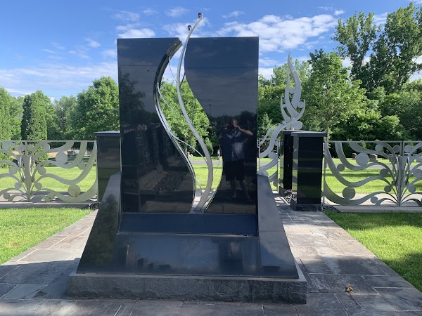 Adath Chesed Shel Emes Cemetery grounds