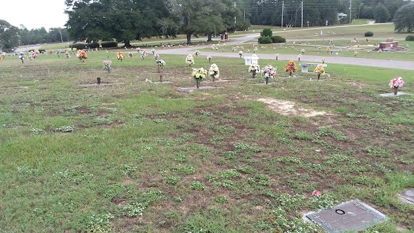 Aiken Memorial Gardens grounds