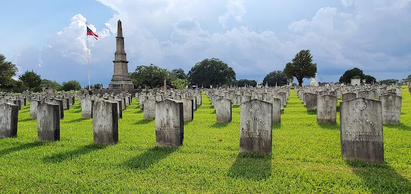 Alabama National Cemetery grounds