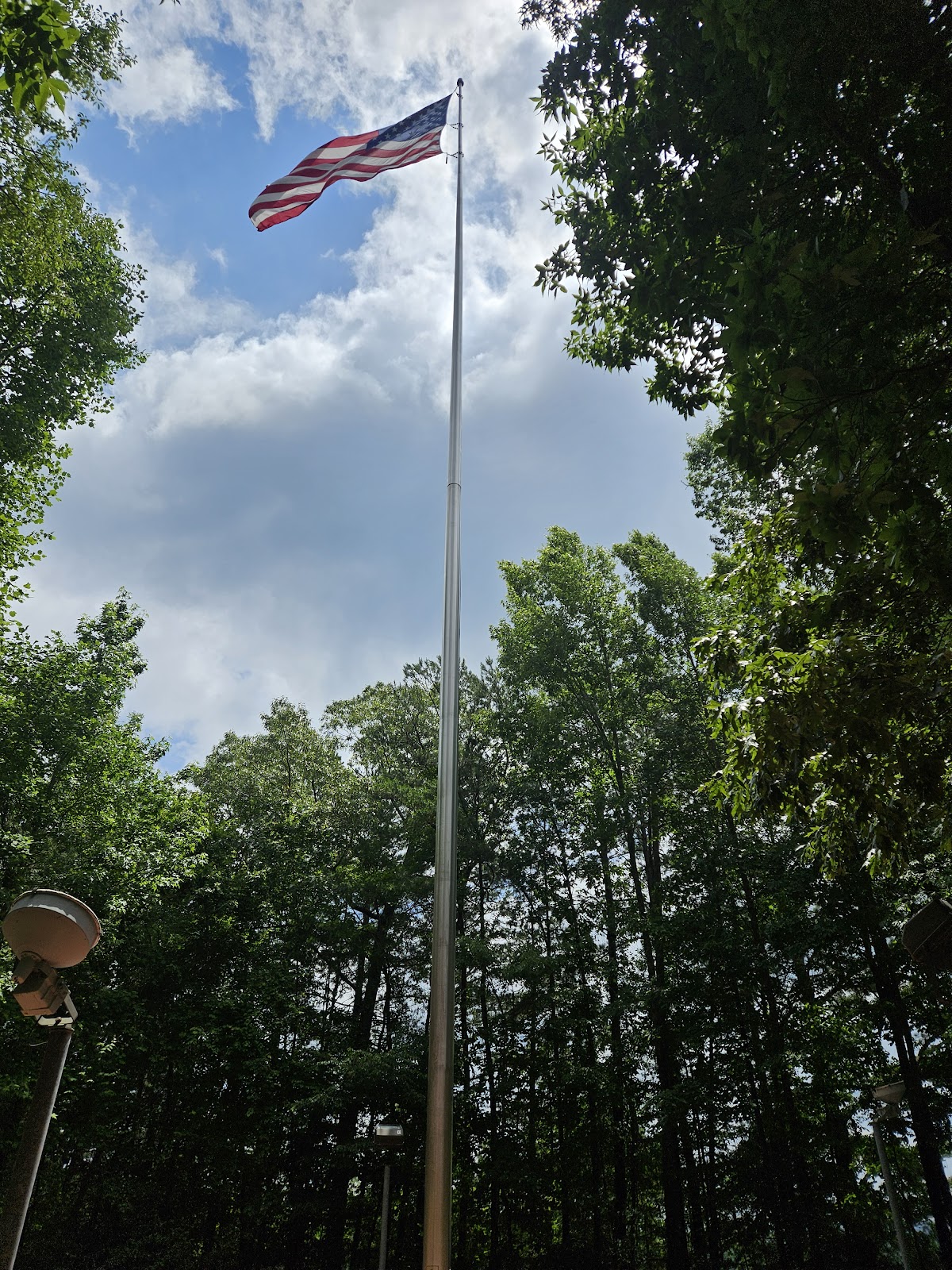 Alabama Veterans Memorial Park cemetery grounds and headstones