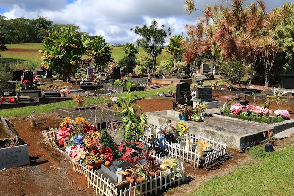 ‘Alae Cemetery grounds