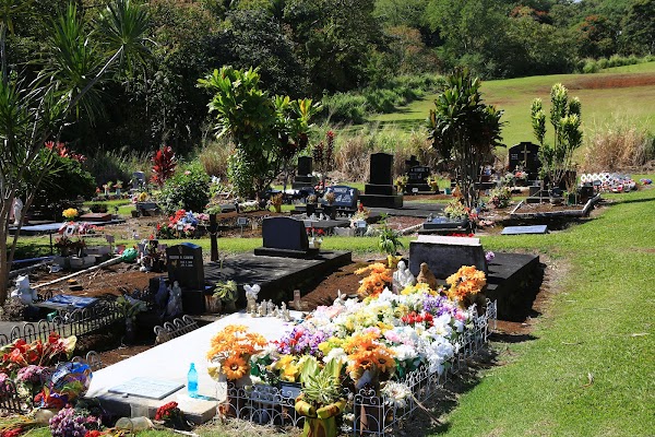 ‘Alae Cemetery grounds