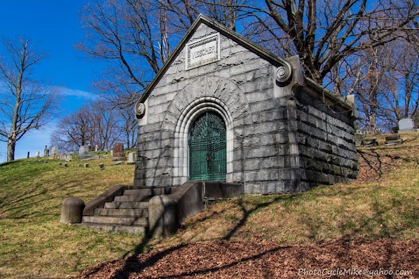 Albany Rural Cemetery grounds