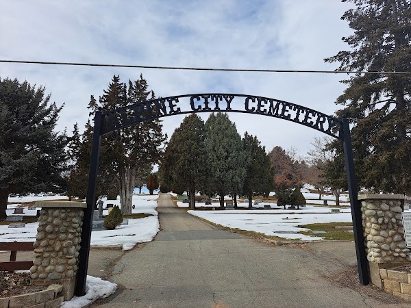 Alpine City Cemetery grounds