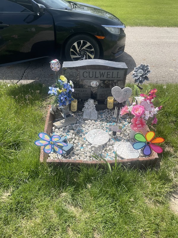 Alton Cemetery grounds