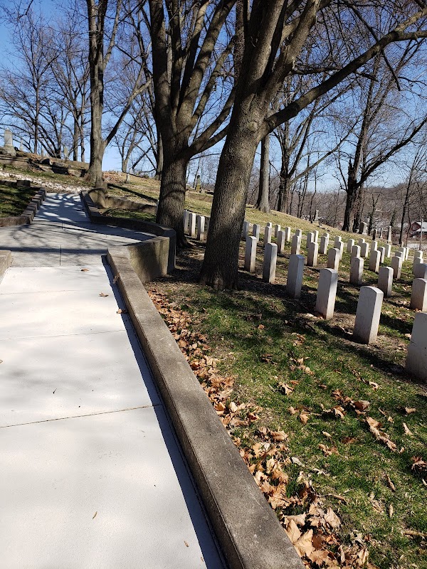 Alton National Cemetery grounds