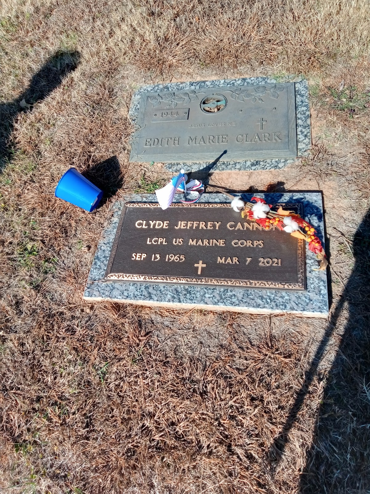 Anderson Memorial Gardens headstone and grounds