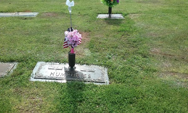 Anniston Memorial Gardens grounds