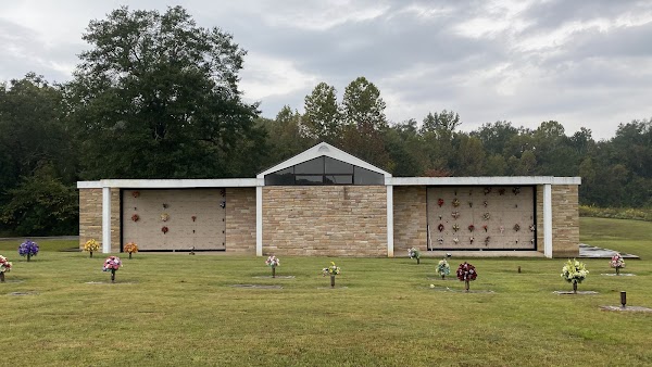 Anniston Memorial Gardens grounds