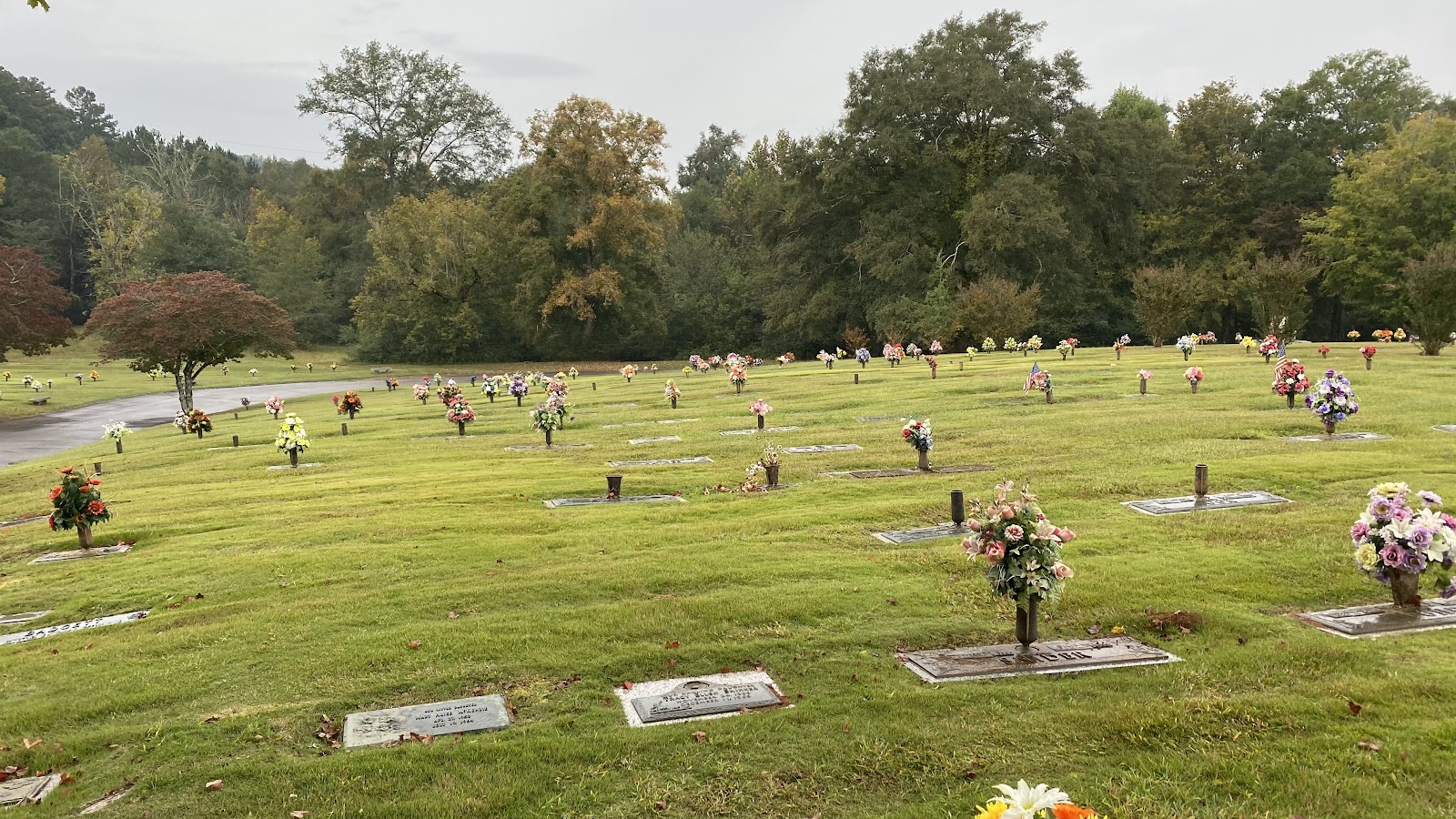 Anniston Memorial Gardens cemetery grounds and headstones