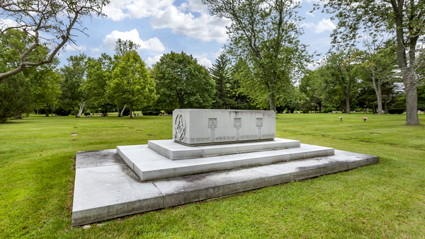 Arlington Park Cemetery grounds