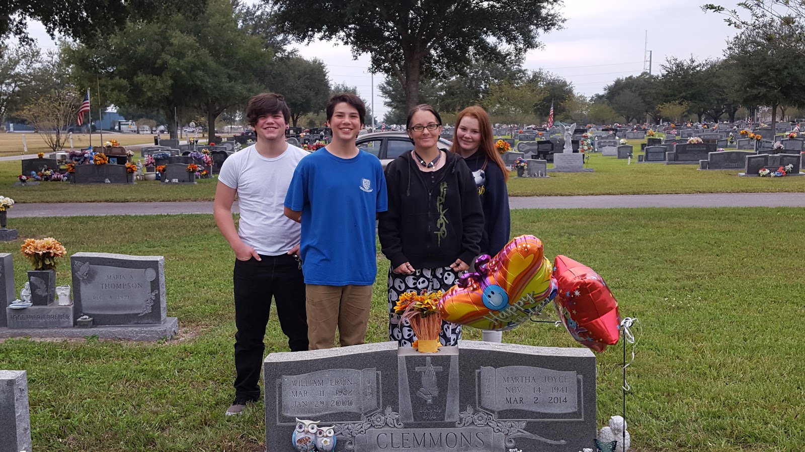 Auburndale Memorial Park cemetery grounds and headstones