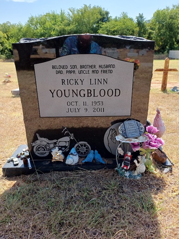 Aurora Cemetery grounds