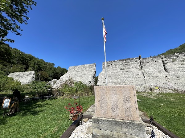 Austin Dam Memorial Park grounds