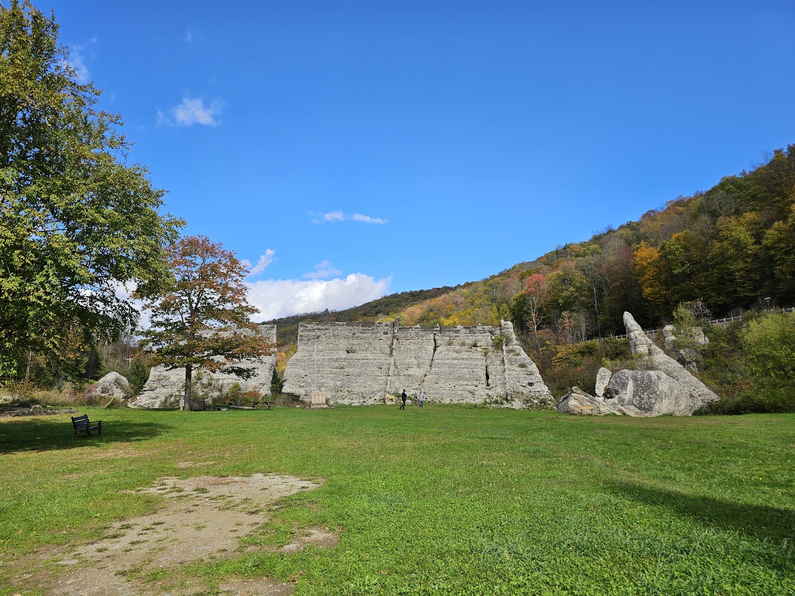 Austin Dam Memorial Park cemetery grounds and headstones