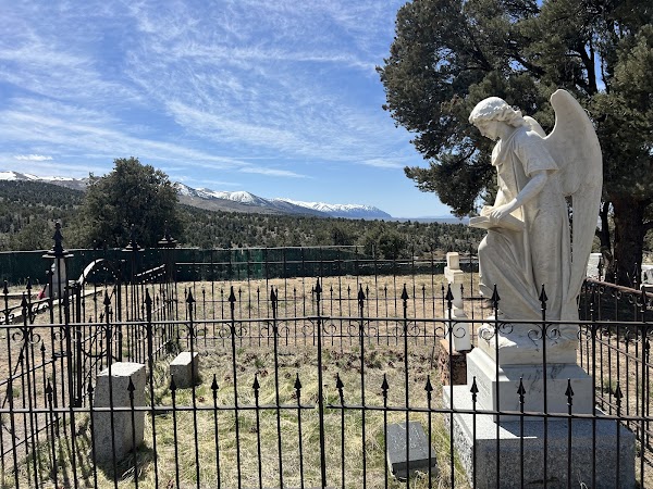 Austin Graveyard grounds