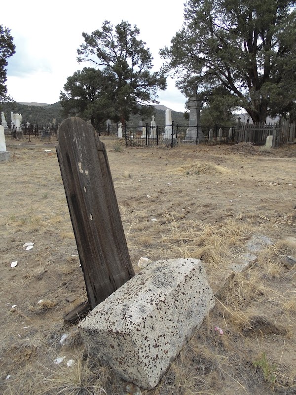 Austin Graveyard grounds