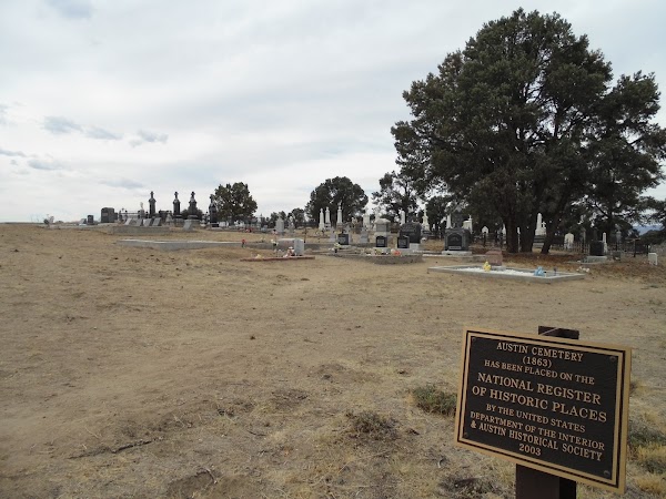 Austin Graveyard grounds